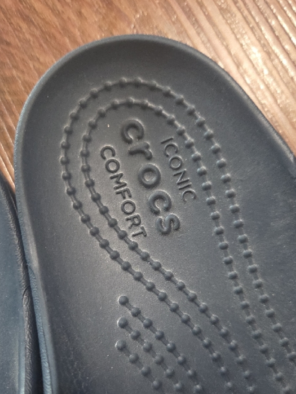 CROCS Navy Slip-On Crossover Strap Sandals - Picture 4 of 5